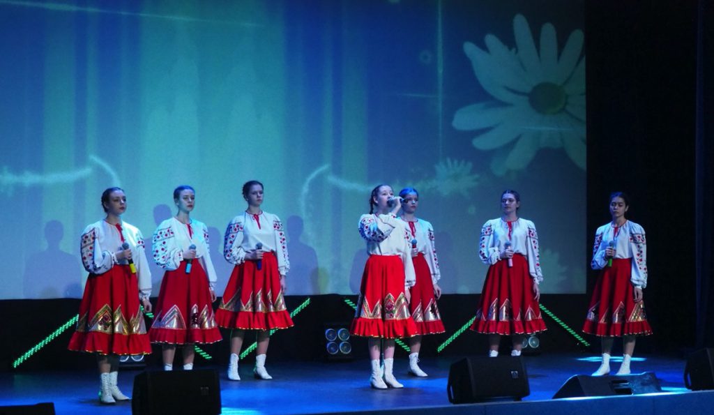 1 мая в КДЦ им. Вл. Высоцкого прошла праздничная программа, посвященная Дню весны и труда