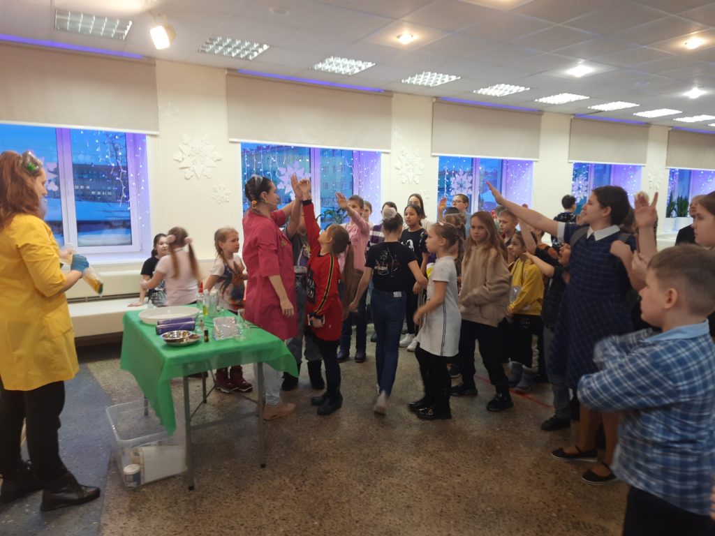 17 января в КДЦ им. Вл. Высоцкого прошла развлекательная программа ко Дню детских изобретений