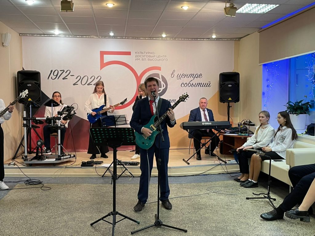 22 февраля в КДЦ им. Вл. Высоцкого состоялась праздничная программа «Защитник Отечества – гордое звание!»