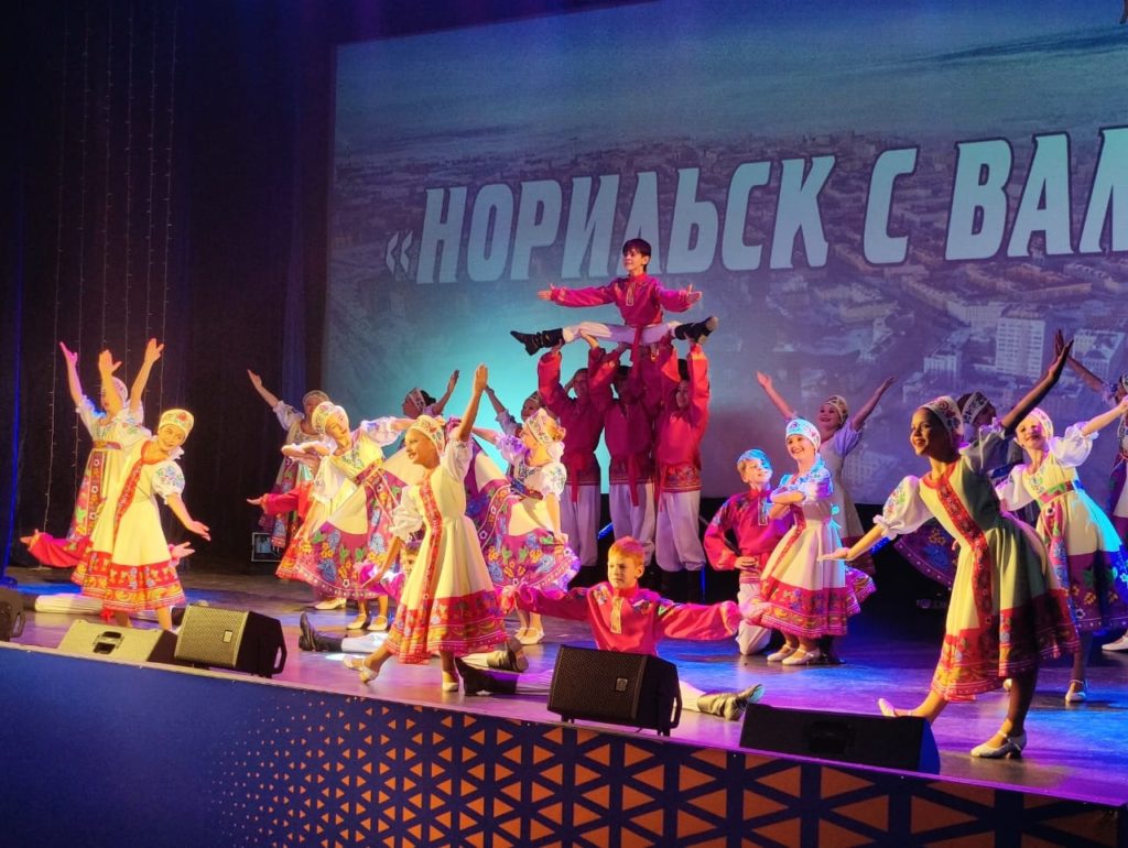 17 октября в КДЦ при поддержке Благотворительного фонда социальных программ «Территория добра» прошел концерт «Норильск с вами!»