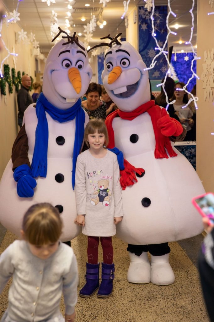 23 декабря в КДЦ им. Вл. Высоцкого прошли благотворительные новогодние представления для детей «А в душе Яга – снежинка!»