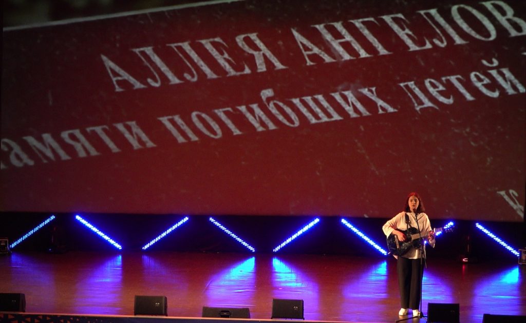 "Норильск с вами!" - под таким названием на сцене КДЦ им. Высоцкого 7 апреля прошел благотворительный концерт в поддержку земляков, призванных в рамках частичной мобилизации