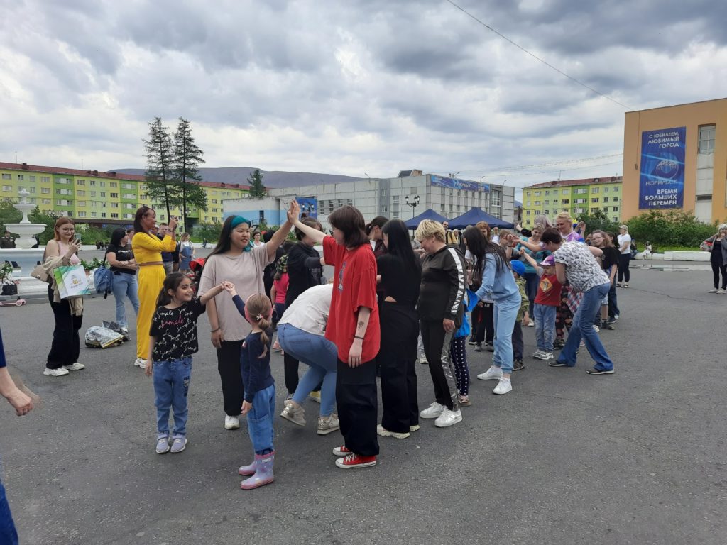 8 июля в Талнахе на площади Горняков состоялась праздничная программа, посвященная Дню семьи, любви и верности