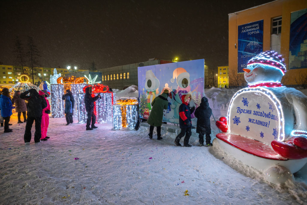 16 декабря во всех районах Норильска открыли Новогодние городки
