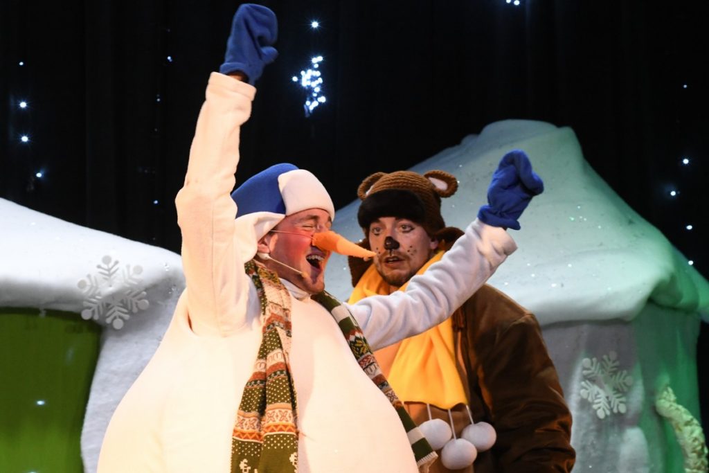 С 22 по 29 декабря 2023 года в КДЦ прошла новогодняя сказка «Медведь, который не верил в Деда Мороза»