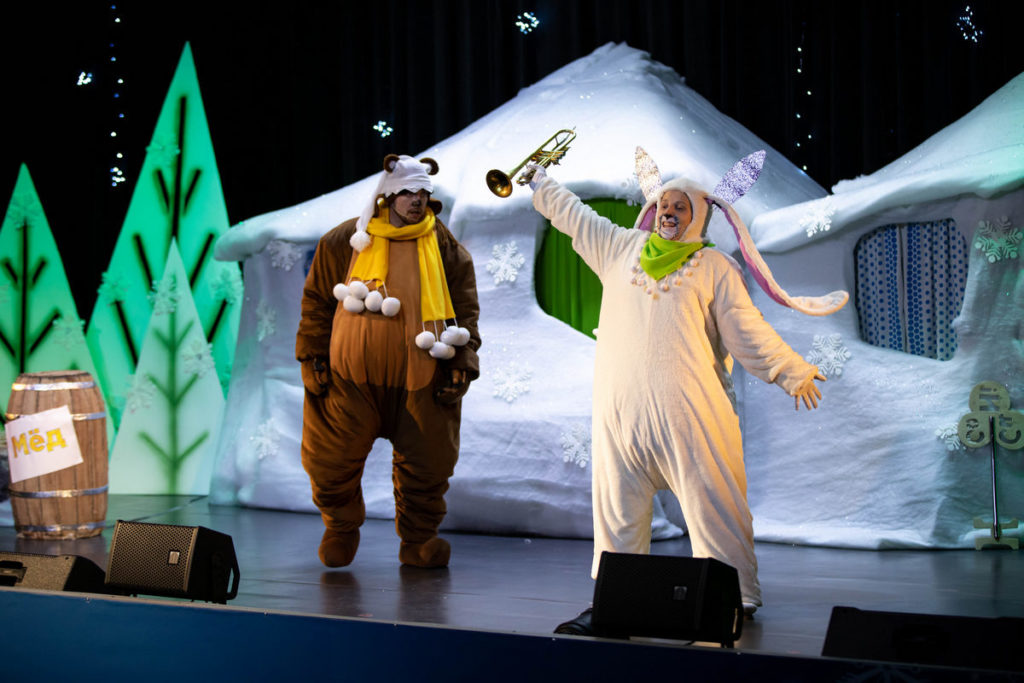 С 22 по 29 декабря 2023 года в КДЦ прошла новогодняя сказка «Медведь, который не верил в Деда Мороза»
