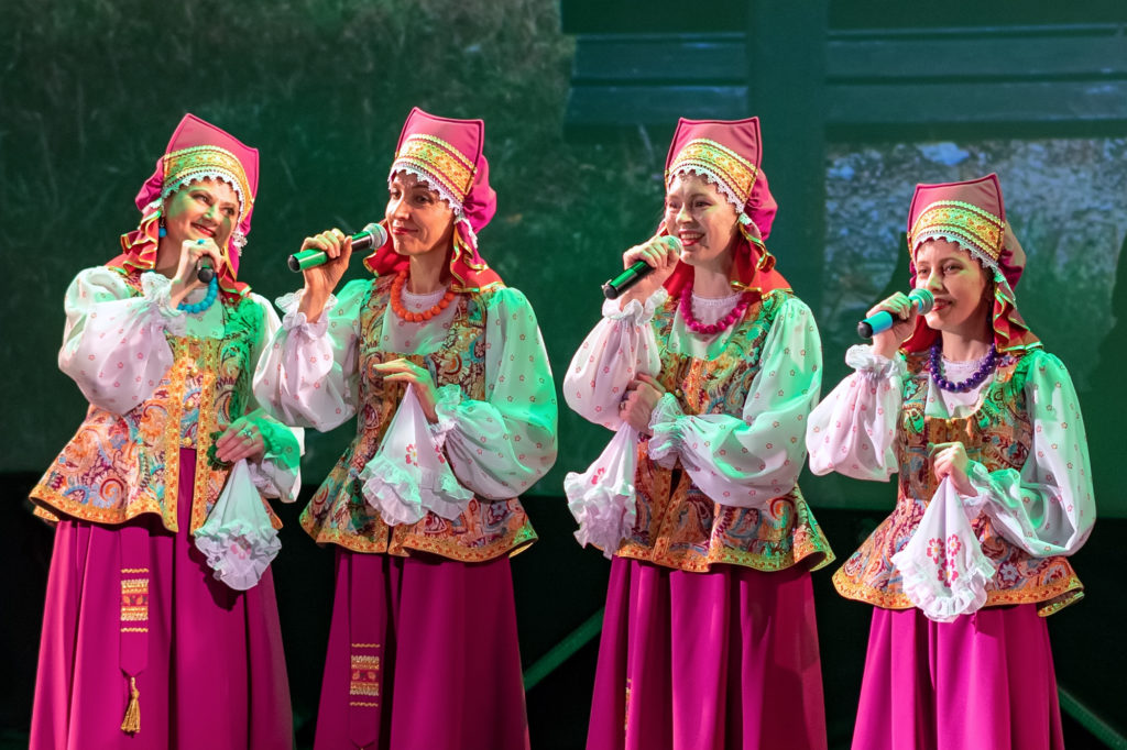 13 марта в КДЦ им. Вл. Высоцкого прошел юбилейный концерт «Аквамарина» и «Раздолья» к 20-летию их деятельности