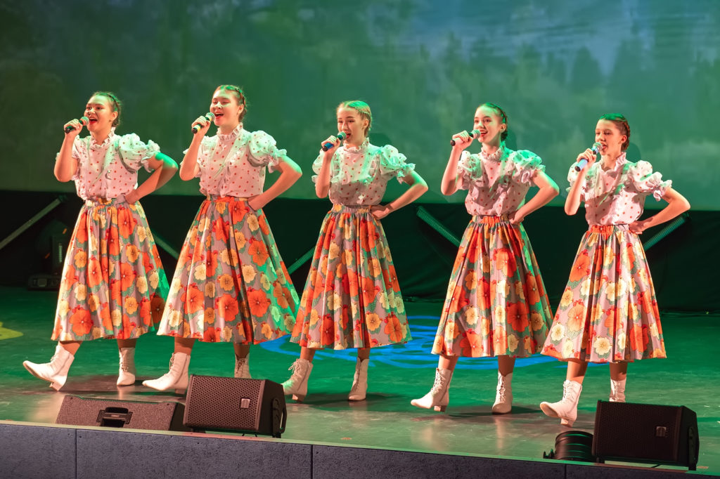13 марта в КДЦ им. Вл. Высоцкого прошел юбилейный концерт «Аквамарина» и «Раздолья» к 20-летию их деятельности