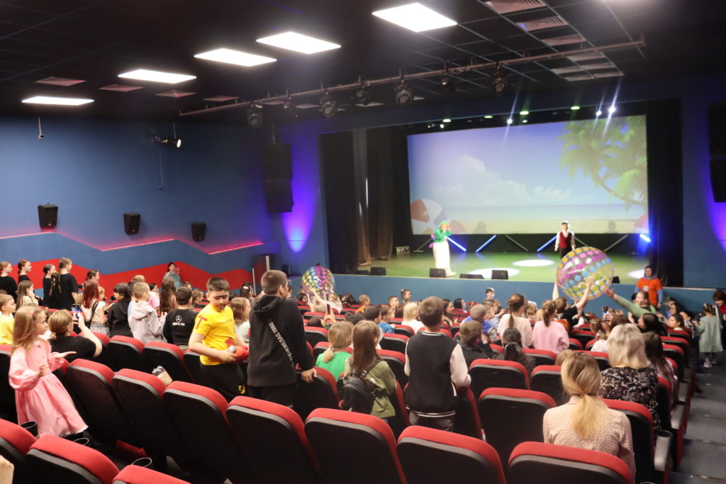 1 июня в КДЦ им. Вл. Высоцкого прошли праздничные мероприятия, посвященные Дню защиты детей