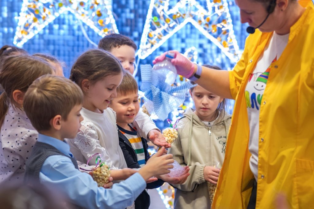 В КДЦ им. Вл. Высоцкого прошла программа "Ужасно интересно все то, что неизвестно" ко Дню детских изобретений