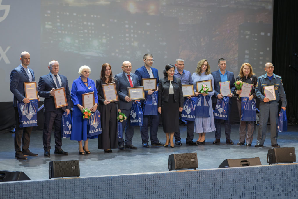 12 декабря в КДЦ прошла праздничная программа, посвященная 60-летию района Талнах