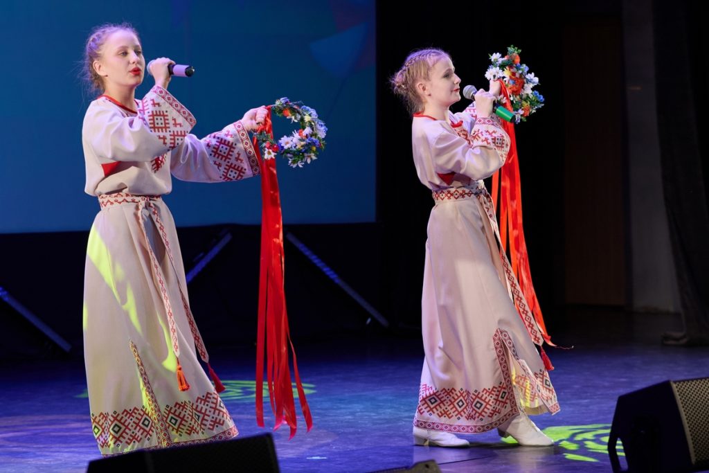 20 марта в КДЦ прошел отчётный концерт "Здесь душа моя поёт" Образцовой вокально-эстрадной студии «Аквамарин»