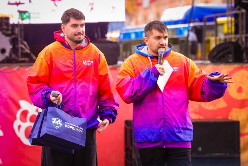 В рамках фестиваля "Северная ягода" состоялся IV чемпионат по сбору ягод и грибов «Тундра-хит»